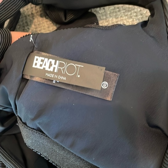 NWT BEACH RIOT Sydney Belted One Piece Swimsuit! - Picture 12 of 13